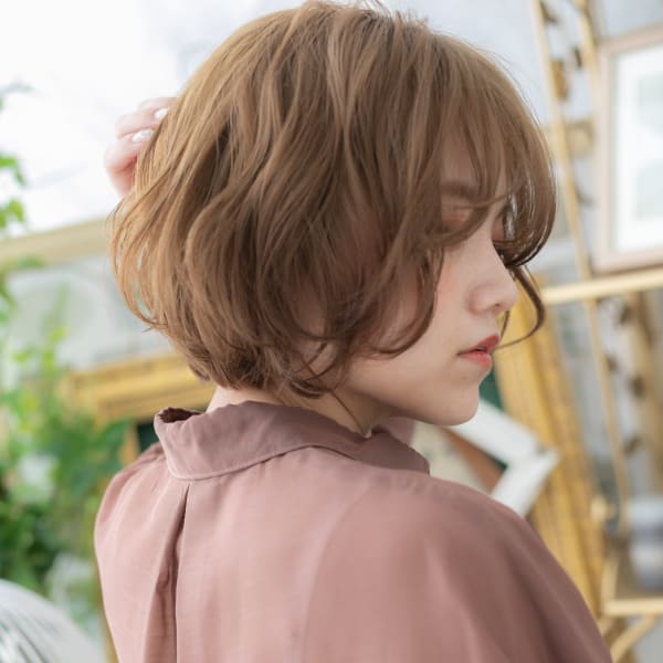 センターパートかきあげ前髪韓国風大人ボブ ヌーディーベージュ
