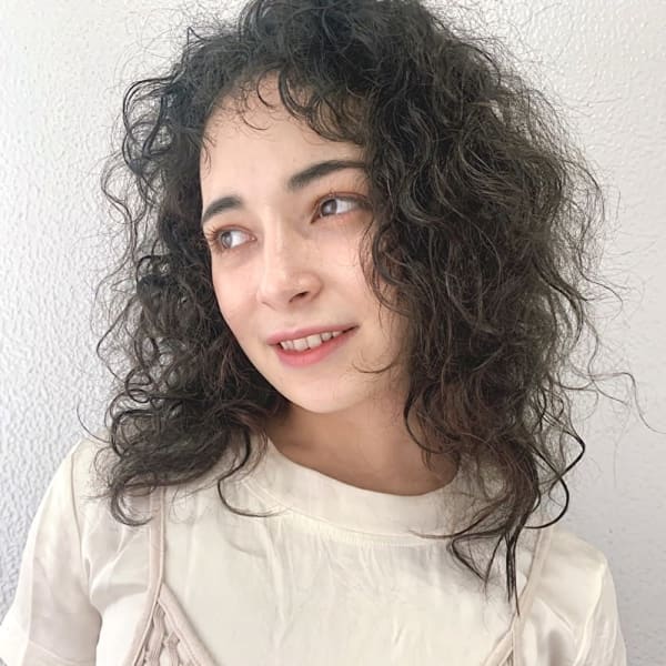 カーリーロングヘア