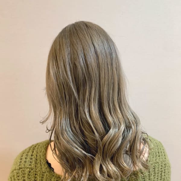 アッシュブロンド/ダブルカラー/外国人風/コテ巻き/ブリーチ|OHANA