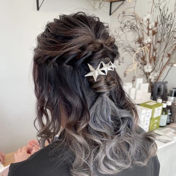 ハーフアップヘアアレンジ編み込み巻き下ろし