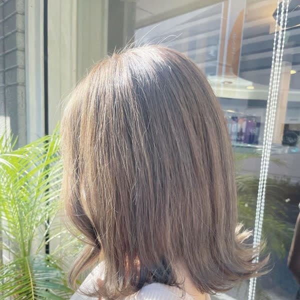 ハイトーン/ミルクティーベージュ/ダブルカラー/外ハネ|LOHAS