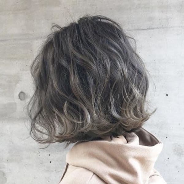 20代30代40代外ハネアッシュグレージュ肩ライン