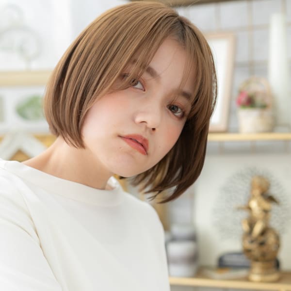 透け感前下がりボブ外国人風大人ハイライト エアストレート