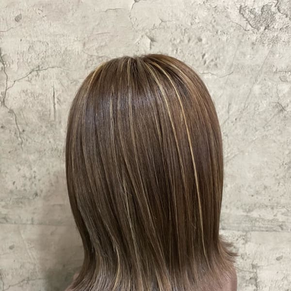 ハイライトで立体感を出す外はねスタイル