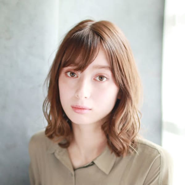 ミディアムパーマスタイル