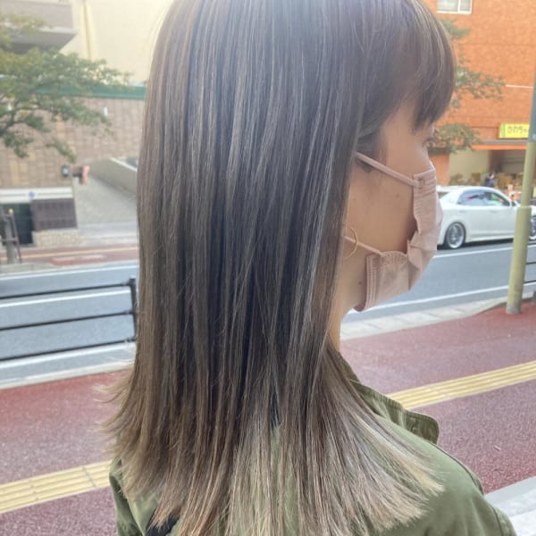 ハイライトグラデーション×ミディアムボブ