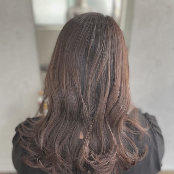 ピンクベージュ