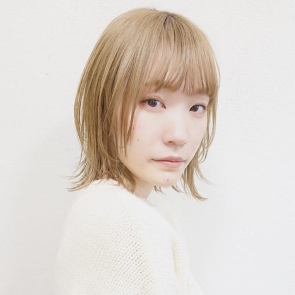 大人可愛いライトウルフボブ