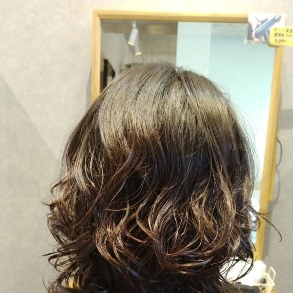 ミディアム　レイヤー　パーマスタイル