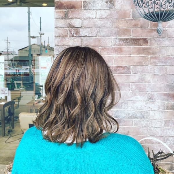 ステップボーンカット外ハネスタイル