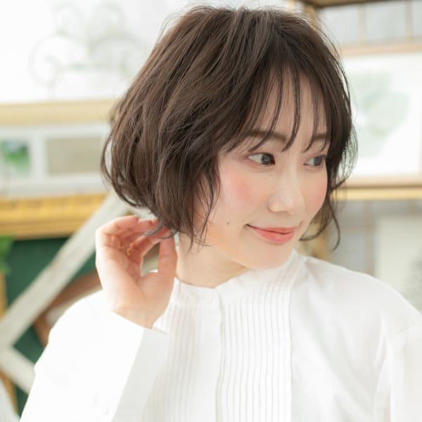 シースルーバング小顔くせ毛風マッシュボブ グレーベージュ