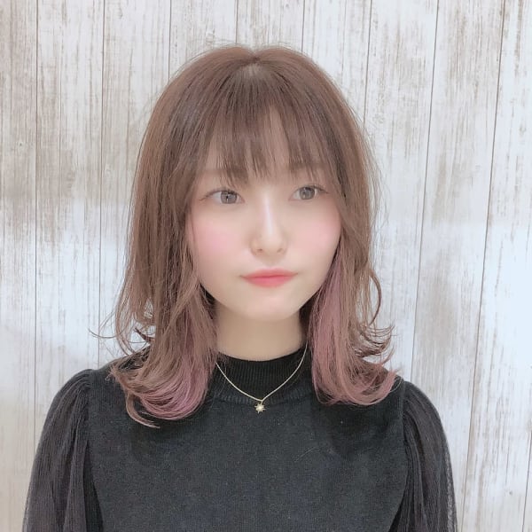 セミロングナチュラルカール|feel.a レキシントンプラザ店