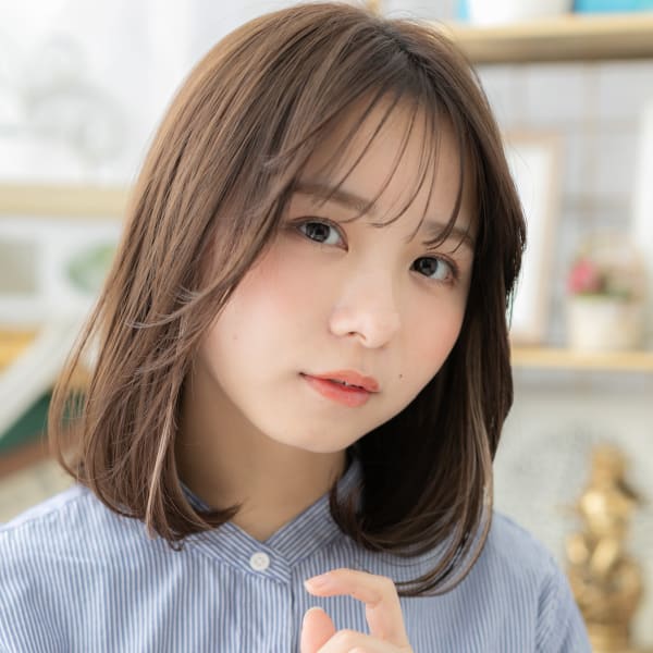 大人かわいいインナーカラーシースルーバング　エアストレート