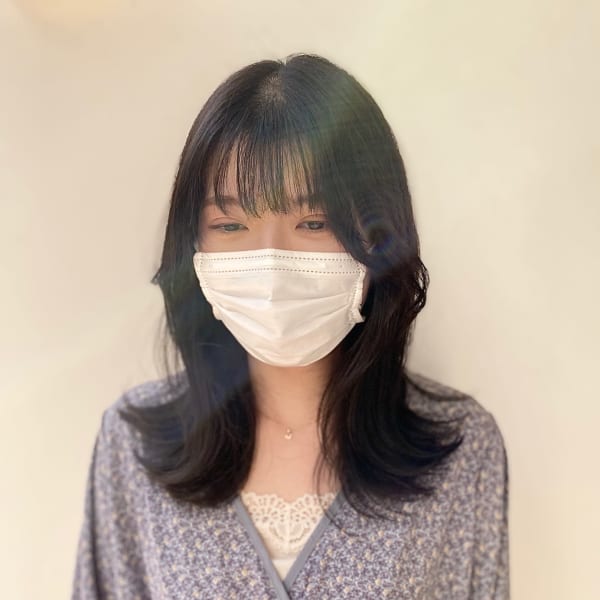 くびれヘアワンホンヘア韓国風ヘアセミロングアッシュグレージュ