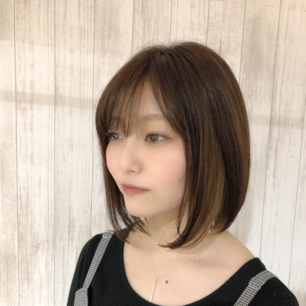 前下がりミディアムボブ