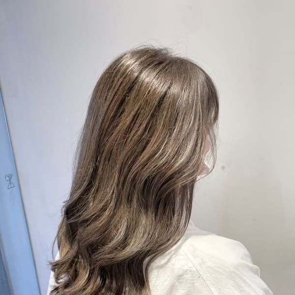 アッシュグレージュ×ロング