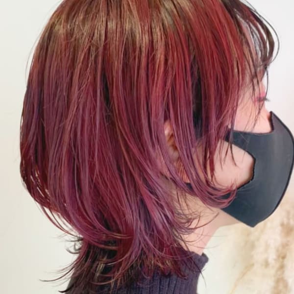 大人可愛い小顔ミディアムウルフ