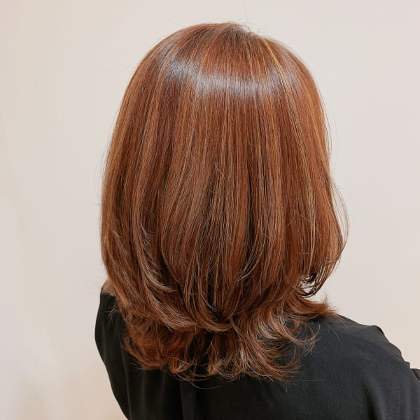 くびれミディアムスタイル！白髪ぼかしカラー