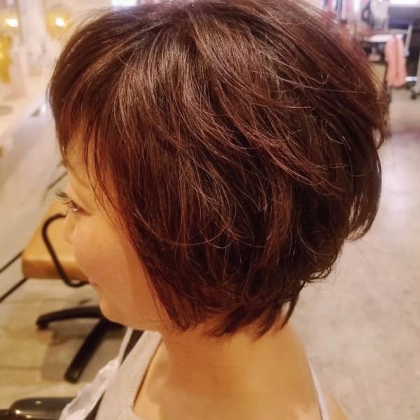 小顔効果でキュートなショートレイヤー