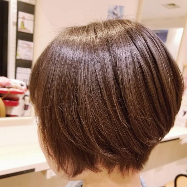柔らかい丸みが印象的な大人のショートボブ