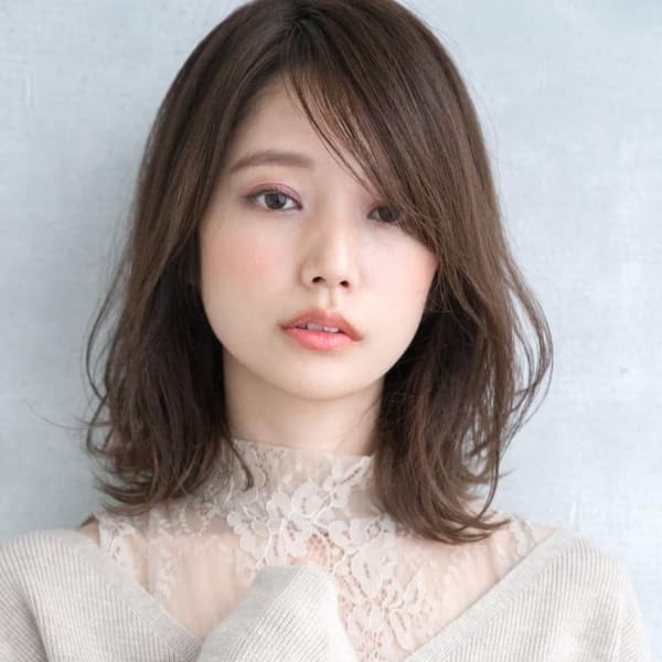 小顔ミディアムレイヤー