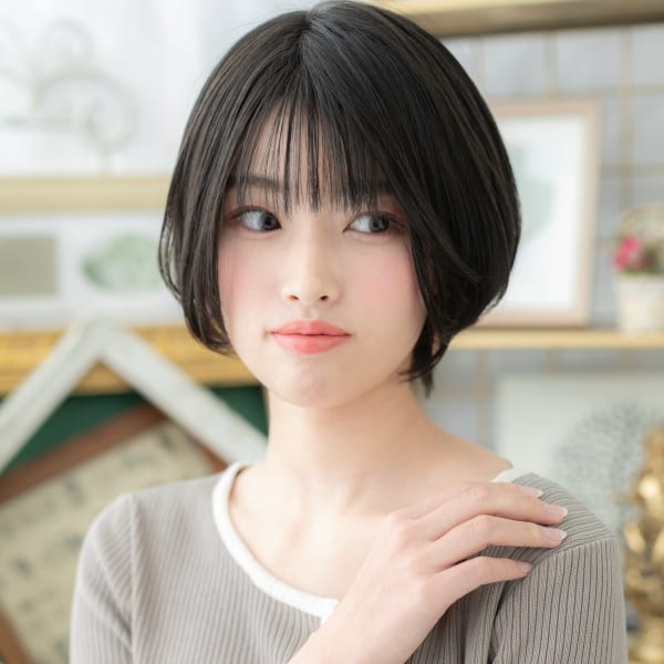 バレイヤージュ小顔前下がりショートマッシュ ブルーグレージュ