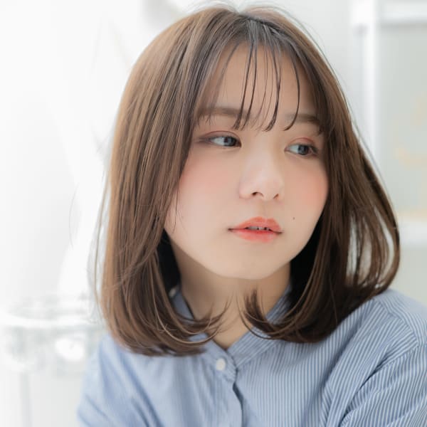 大人かわいいインナーカラーシースルーバングアッシュミルクティ