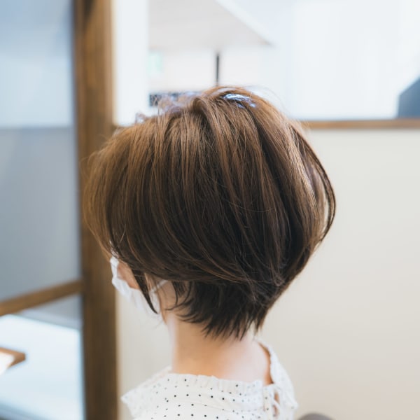 惚れ惚れするフォルムの大人ショートスタイル
