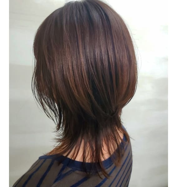 なじむハイライトでつやを演出ミディアムウルフ