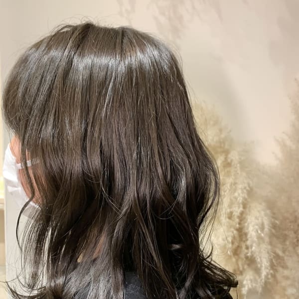 オリーブベージュくすみカラー