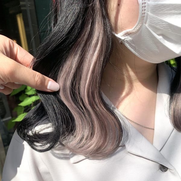 ライトグレーのインナーエクステ