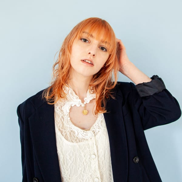 シャーベットオレンジ　ペールカラー　ミディアムウルフ 