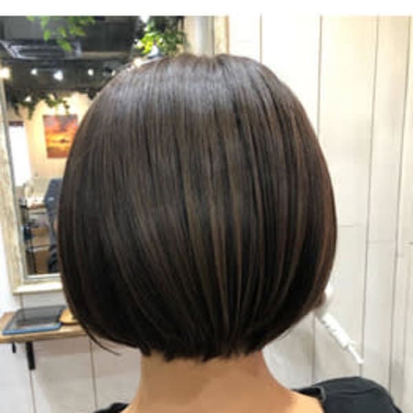 スッとおさまるショートボブ