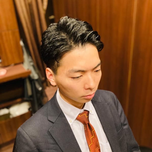 7:3刈り上げパーマスタイル