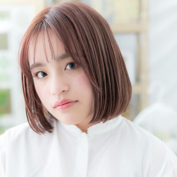 韓国風ベージュピンク小顔切りっぱなしボブ シースルーバング