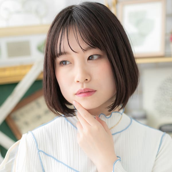 バレイヤージュ前下がり小顔切りっぱなしボブ アッシュブラック