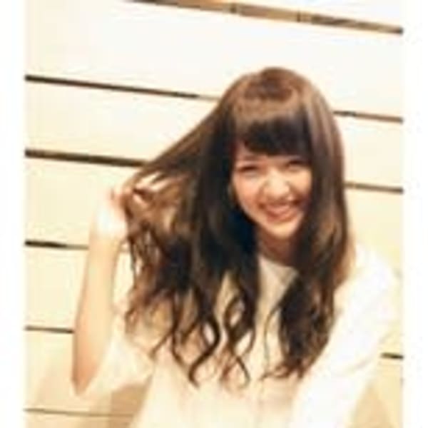 小顔に見せる重軽ウェーブスタイル|P.s←B