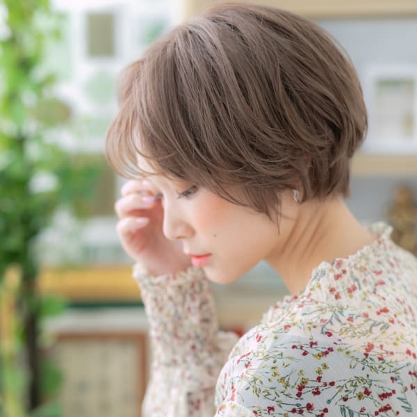 ハイトーンカラーミニボブショートマッシュ カーキベージュ