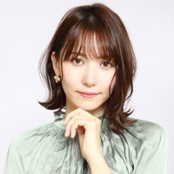 外ハネミディアムボブツヤ髪透明感カラーグレージュハイライト