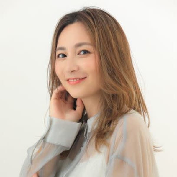 サラサラロングストレート30代40代2022年春夏流行る髪型