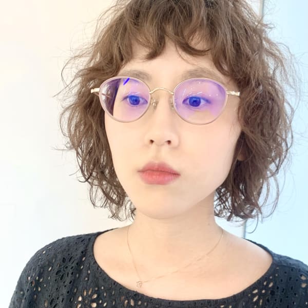 眼鏡似合った顔まわり可愛くウルフパーマ