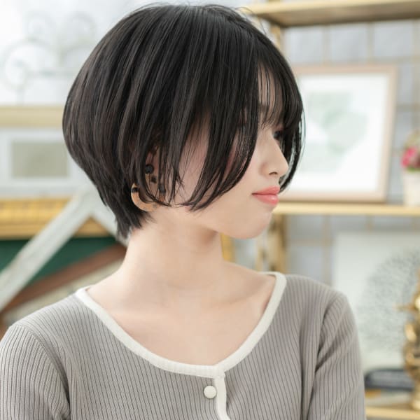 バレイヤージュ小顔前下がりショートマッシュ　ネイビーグレー