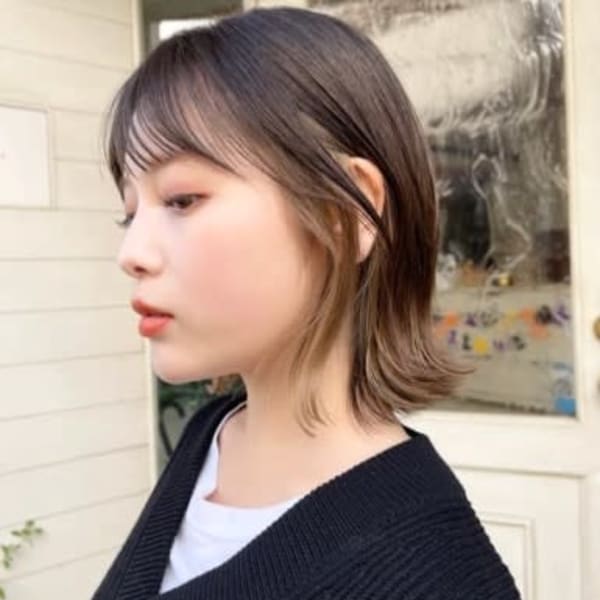 耳掛けインナーカラーベージュボブシースルーバング梅ヶ丘美容室