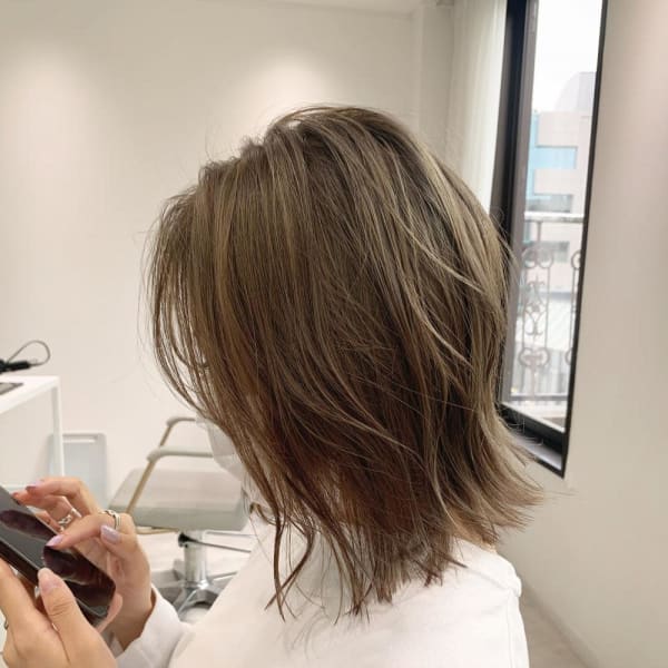 YOKE 切りっぱなし ミディアムボブ シアーベージュ