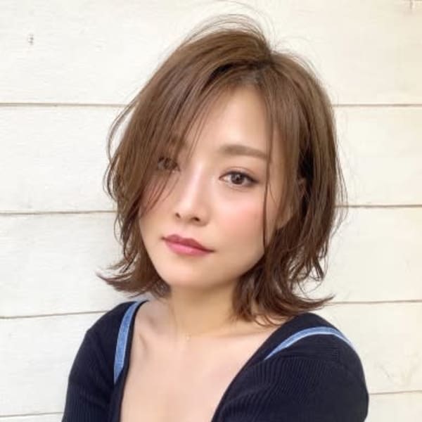 耳掛け外ハネミディボブレイヤー小田急線美容室