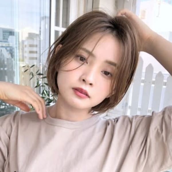 丸顔面長に似合う前髪長めのショートボブ40代50代髪型