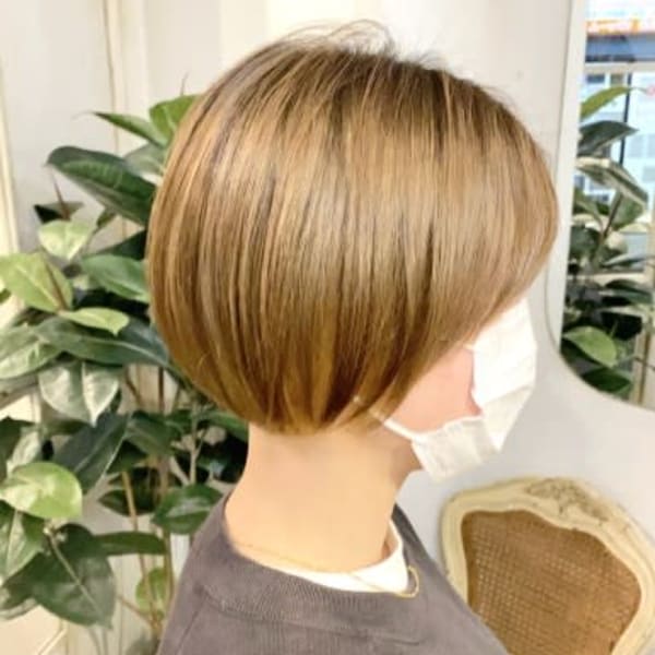 2022年春夏トレンドハイトーンショート丸顔面長に似合う髪型