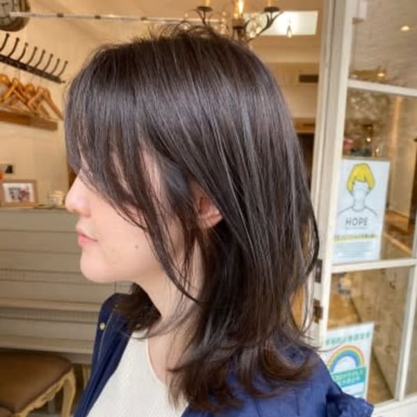 30代40代丸顔面長に似合う髪型くびれミディアムレイヤー