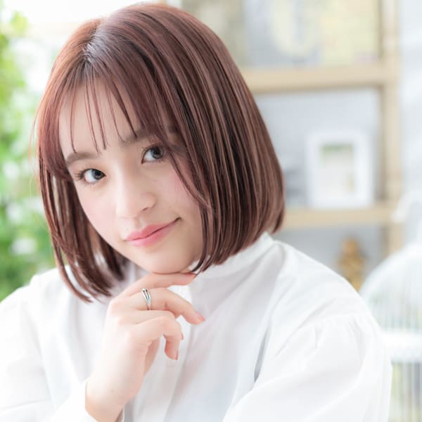 韓国風ベージュピンク小顔切りっぱなしボブ　シースルーバング