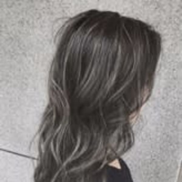 極細ホワイトハイライト×アッシュグレー